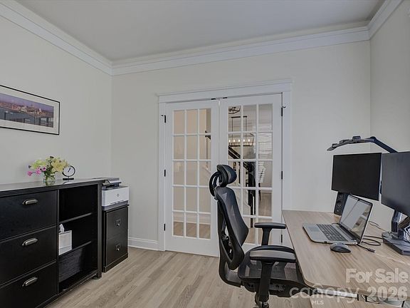 5th image of 1305 Barnett Woods