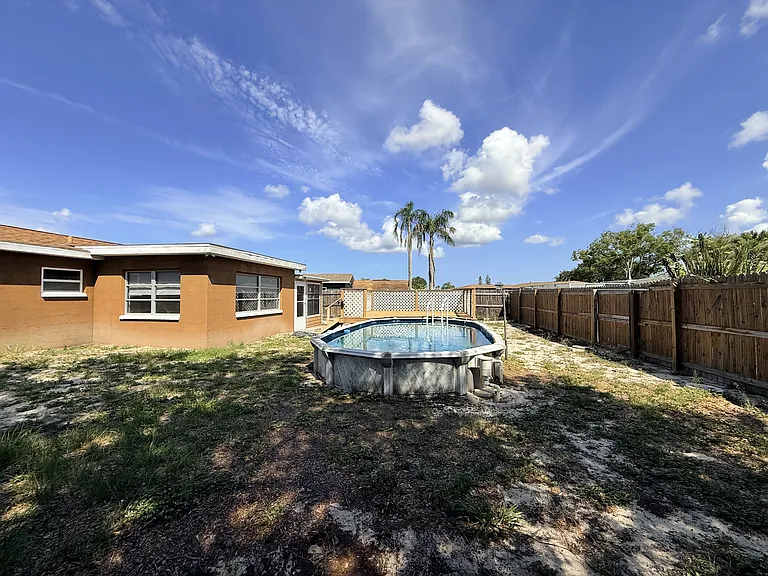 8437 Luray Dr — Photo 22