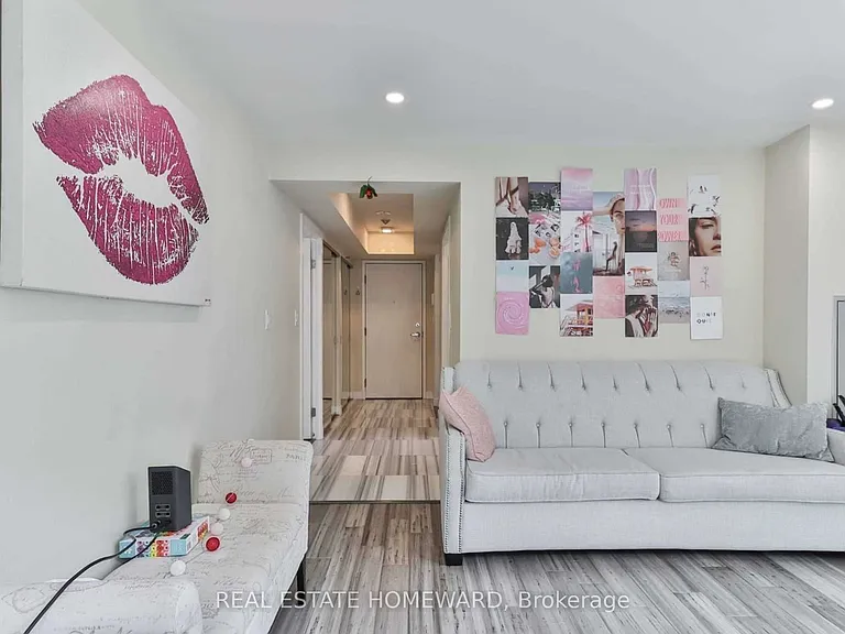 7 Carlton St #406 — Photo 7