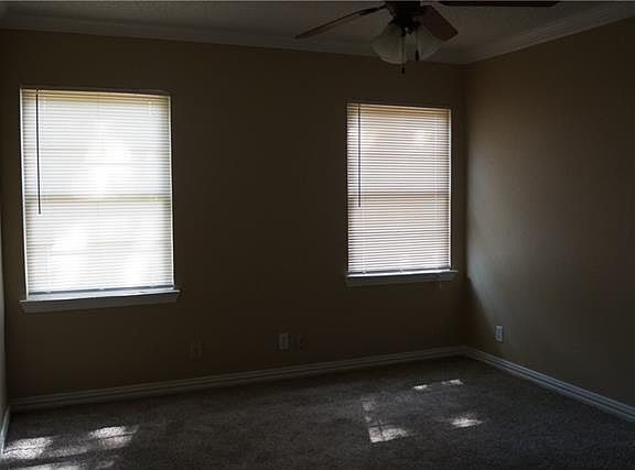 5th image of 404 Hillcrest Dr