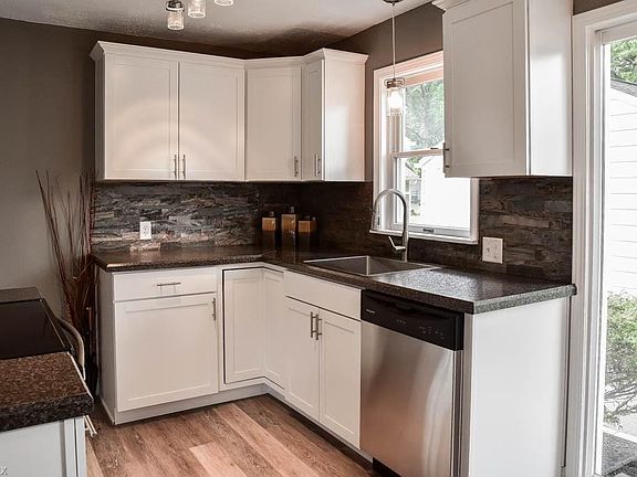 4th image of 3132 Oakwood Dr