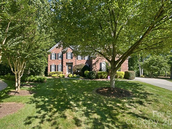 3rd image of 16043 Agincourt Dr
