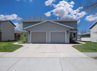 2731 S Wheatfield Dr, Appleton, WI 54915