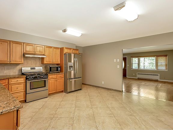 4th image of 58 Neulist Ave