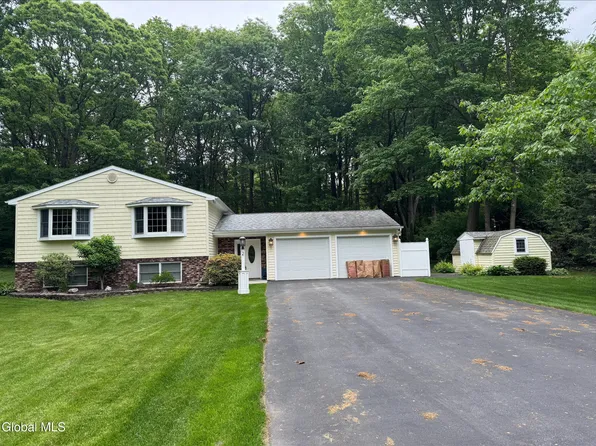 2 Rolling Hills Drive, Gansevoort, NY 12831