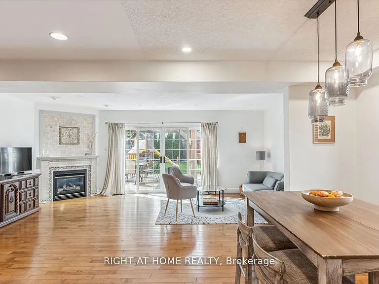 223 Grey Fox Dr — Photo 2