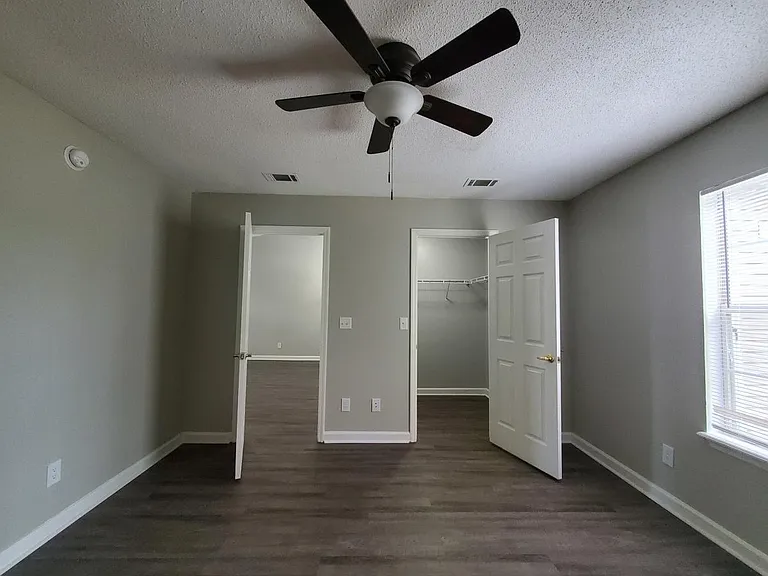 Holly Cove Apartments — Photo 13