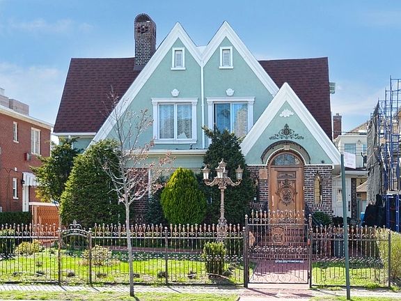 3rd image of 268 W End Ave