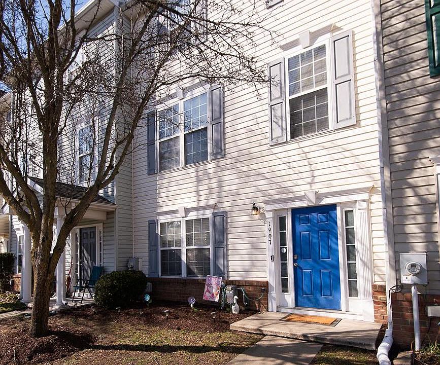 1st image of 1907 Blue Heron Dr
