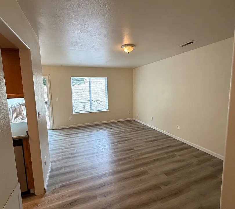 81 Erickson Ave #83