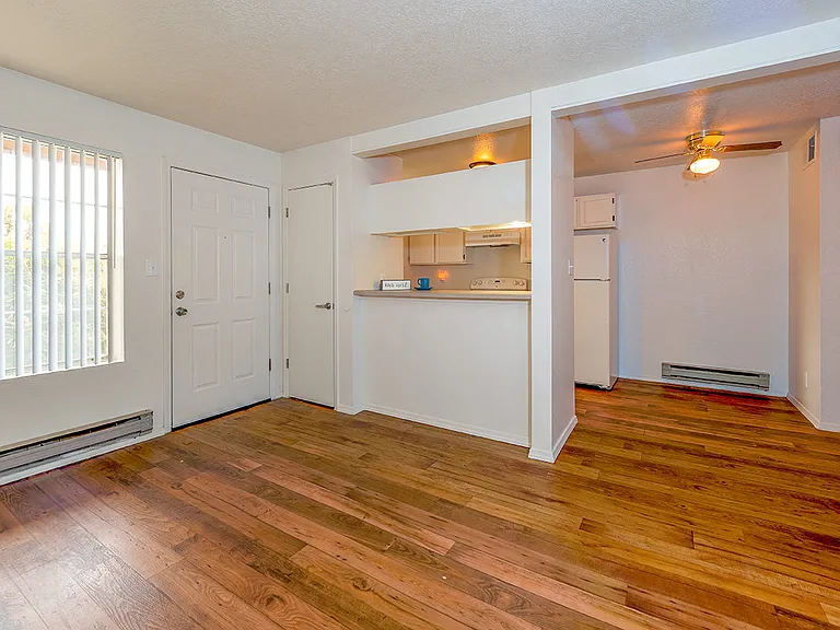 121 Cardenas Dr NE — Photo 38