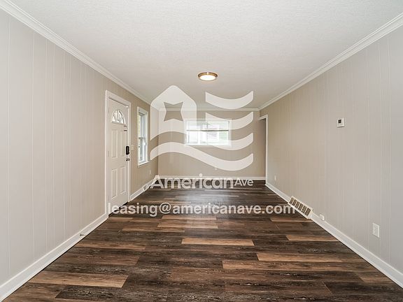 585206_003_living_room_14136263.jpg