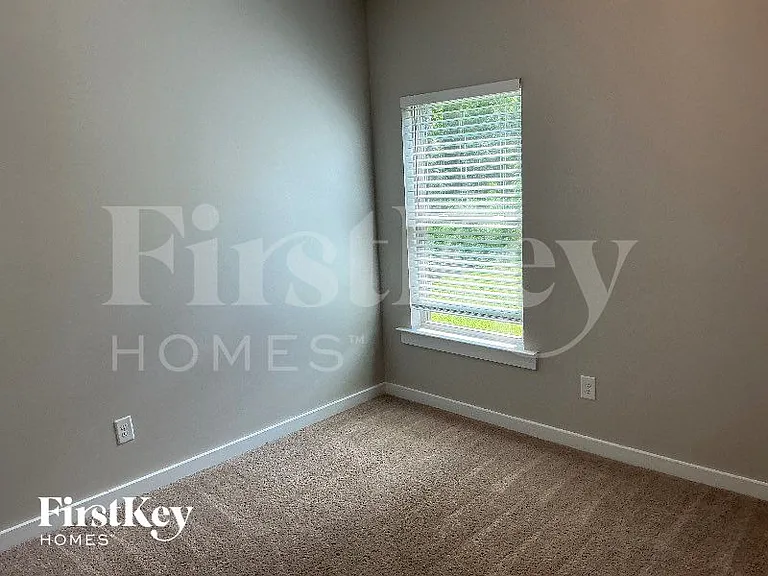 300 Avalon Way — Photo 7