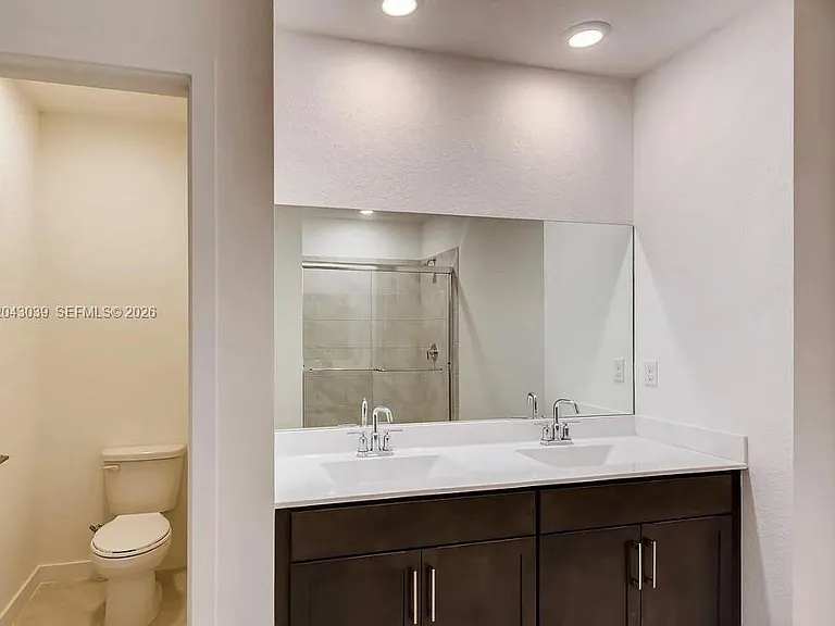 421 NE 6th Ct — Photo 11