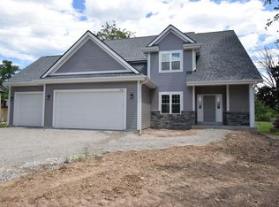 9240 S Nicholson Rd, Oak Creek, WI 53154