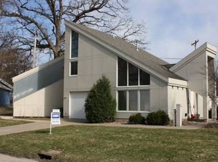 1144 12th St NE, Cedar Rapids, IA 52402