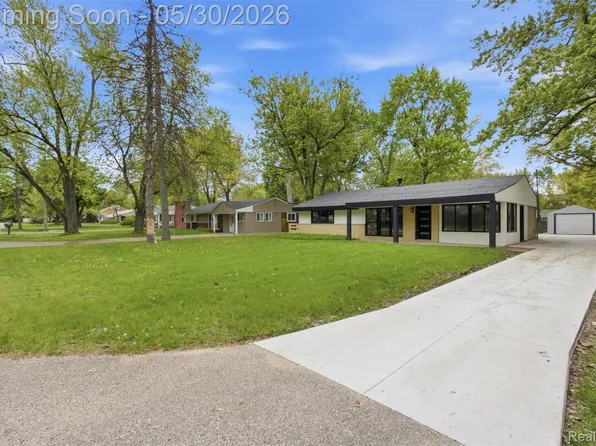 2483 Walce Dr, West Bloomfield, MI 48324