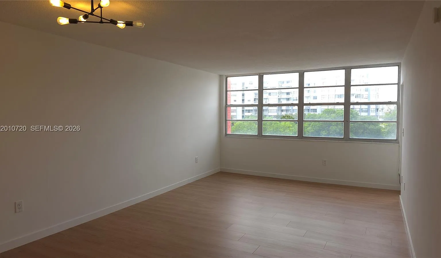 Buckley Towers Condo - Ea — Photo 1