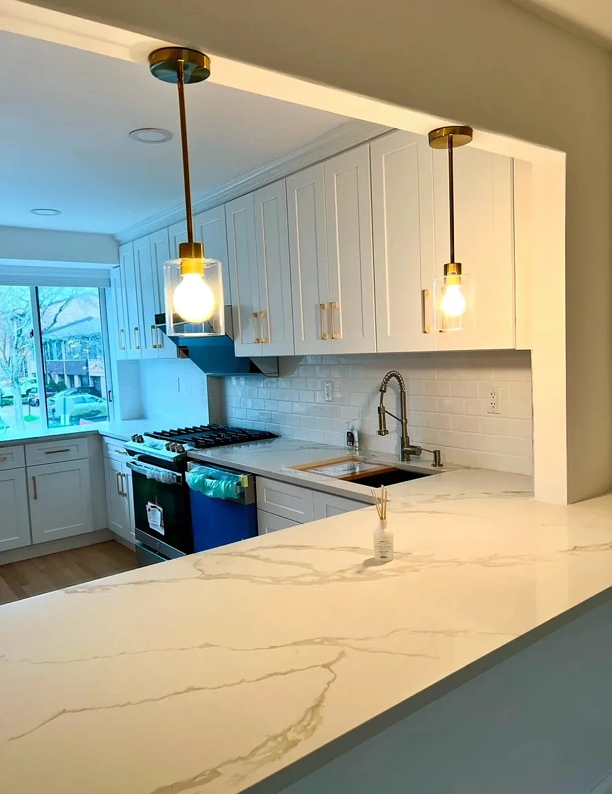 325 Essex St — Photo 1