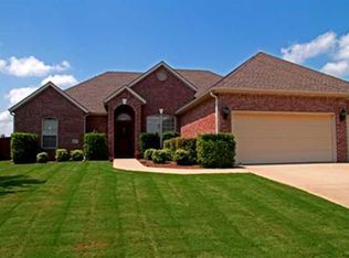 4517 W Blue Ray Cir, Rogers, AR 72758