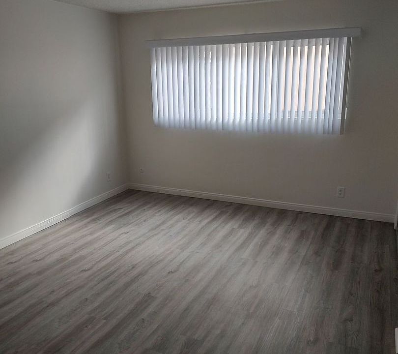 1st image of 1427 N Poinsettia Pl APT 202
