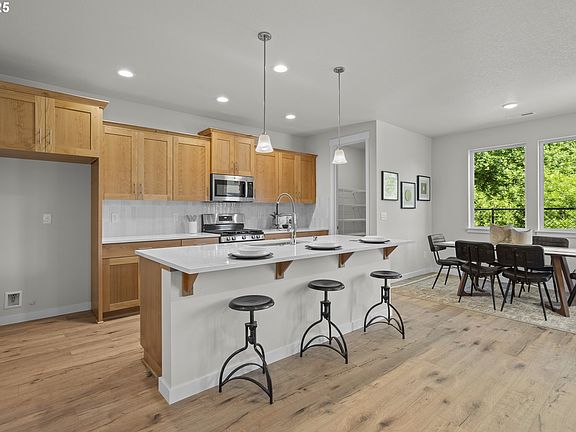 5th image of 2220 Ash St Lot 24
