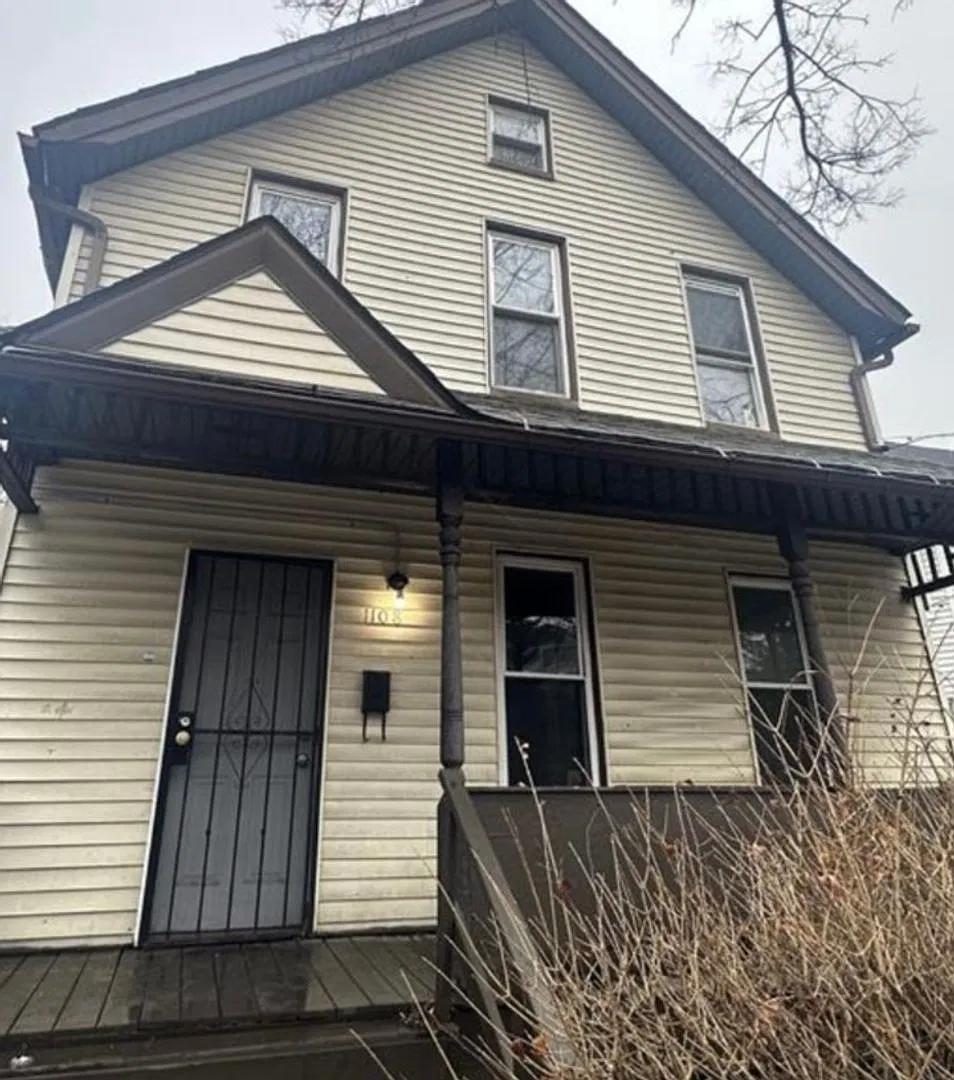 Cleveland 5 Bed Single Home — Photo 1