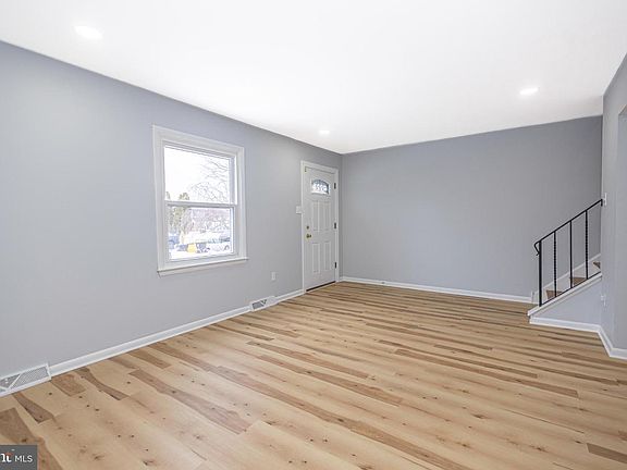 5th image of 150 Thomas Dr