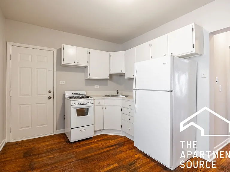 5748 N Winthrop Ave #1 — Photo 1