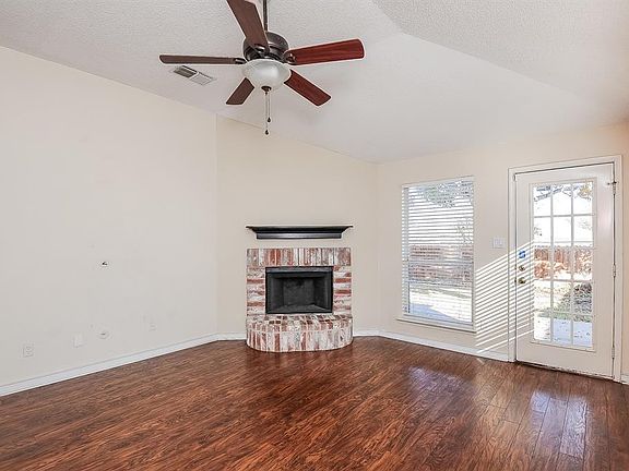 3rd image of 4049 Staghorn Cir N