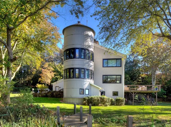 30 Hazard Rd, Newport, RI 02840