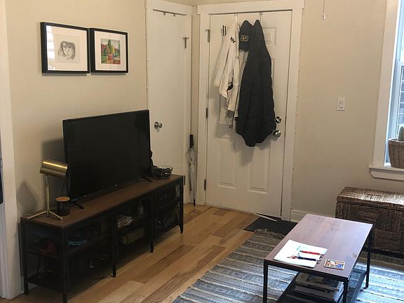 4th image of 1311 N Greenview Ave #2R