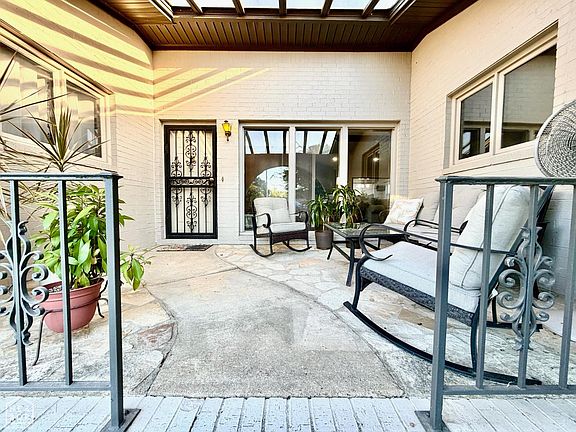3rd image of 3010 Bermuda Dr