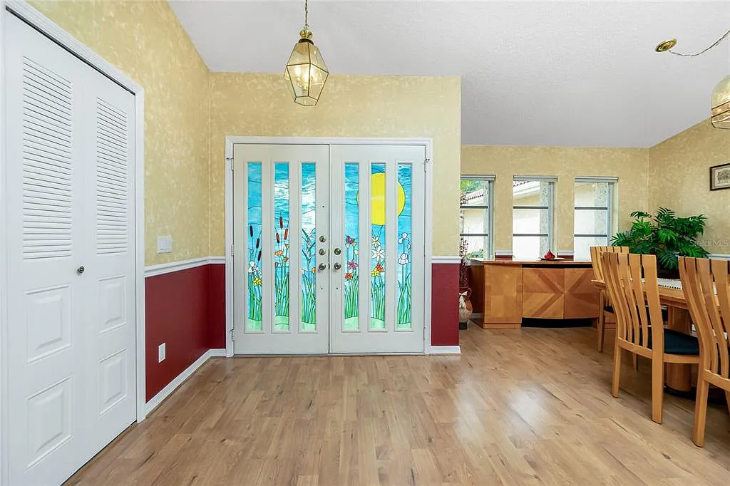 3 bed, 2.0 bath, 2810 sqft, $4,800 — Photo 4