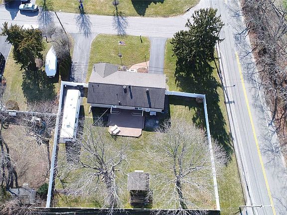 4th image of 2 Marion Dr