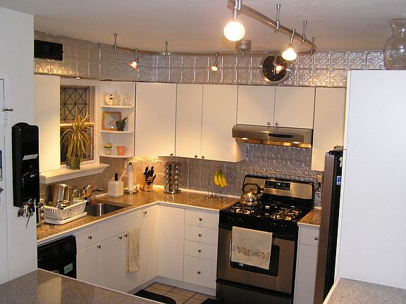 Kitchen w/ Appliances Included