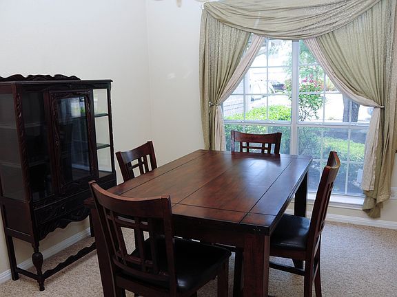 FORMAL DINING
