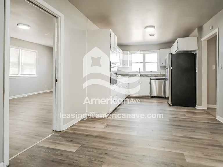 1560296_004_dining_room_14397558.jpg