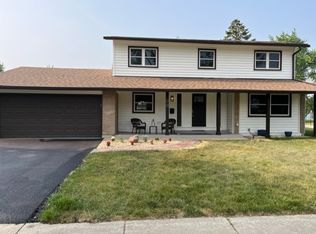 98 Kendal Rd, Elk Grove Village, IL 60007