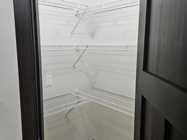 203 E School Ave #D, Olds, IA 52647