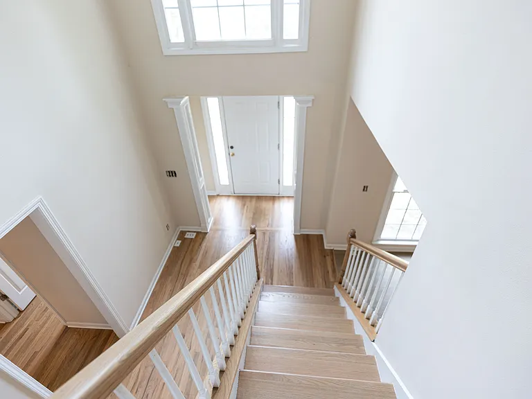 1649 Crittenden Ln — Photo 13