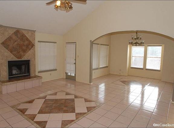 4th image of 868 Hempstead Dr