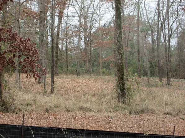 Yates Dr, Longview, TX 75601