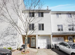 204 Jamie Ln, Staten Island, NY
