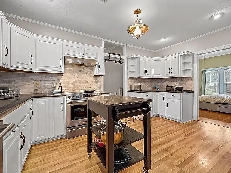 302 S Royal St — Photo 4