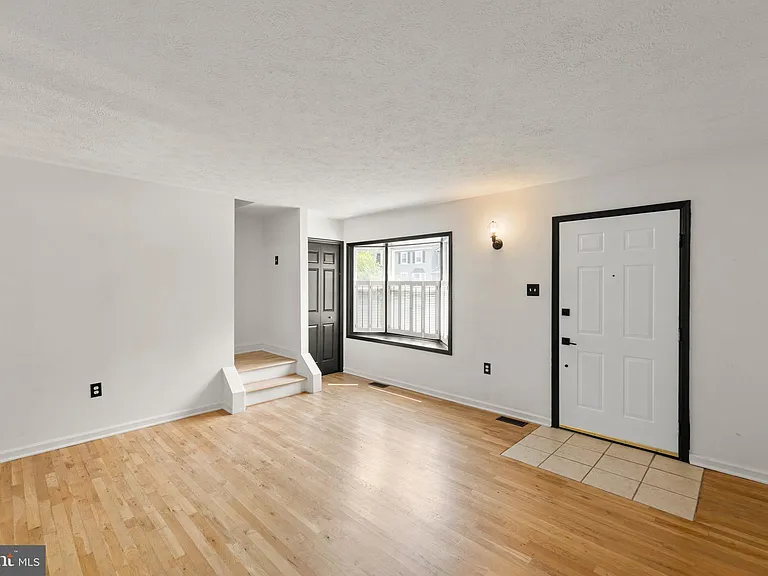 501 Tudor Dr — Photo 4