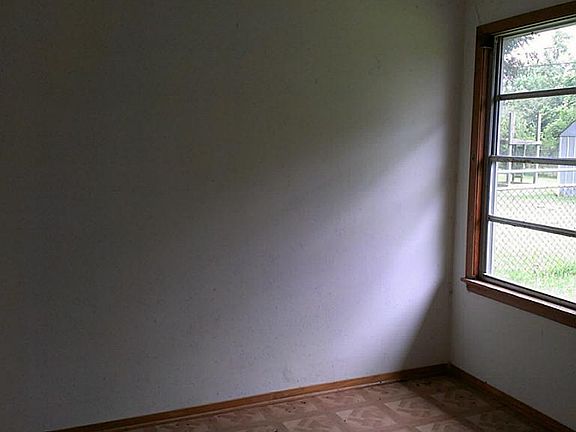4th image of 407 Sherman Ave