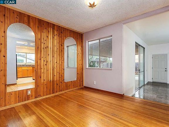 4th image of 1818 Woodsdale Dr