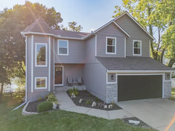 912 S 132nd St, Bonner Springs, KS 66012