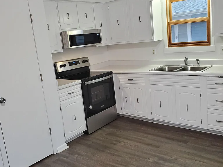 1030 E Shawnee Ave — Photo 1